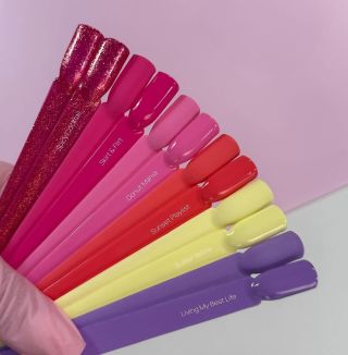 Lass uns den Sommer mit Farben riechen! 🩷 Wenn die Sonne noch zögert, uns ihre wahre Kraft zu zeigen, nehmen wir sie...